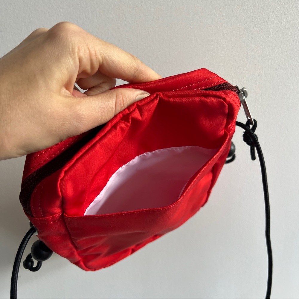 Levis brilliant red black laneyard adjustable crossbody utility bag - Picture 5 of 8